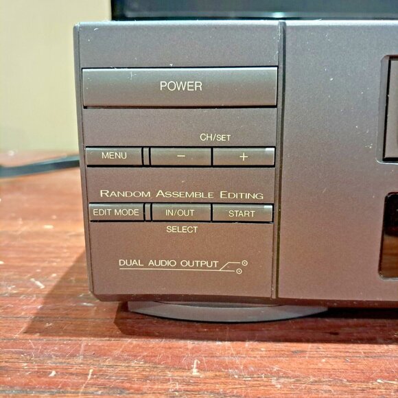 JVC  Video Cassette Recorder HR-J200U 4 Heads-With  Remote - Picture 2 of 15